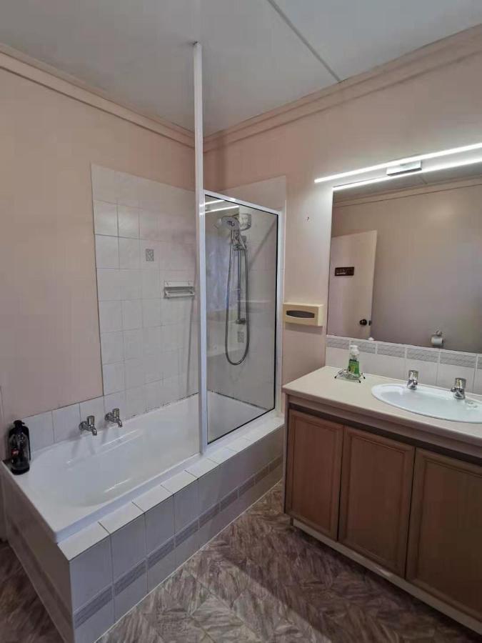 Large Private Room In Modern Stylish House Дьюндин Экстерьер фото